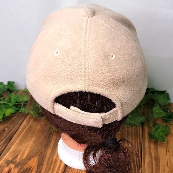 Steve Madden. Beige Soft Fleece Ball Cap. OSFA. EUC - Picture 3 of 9